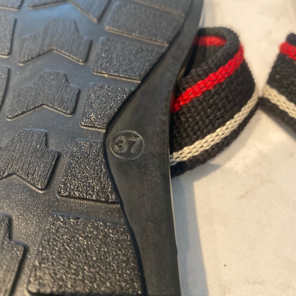 NEW Tommy Hilfiger Flip Flops - Picture 3 of 5